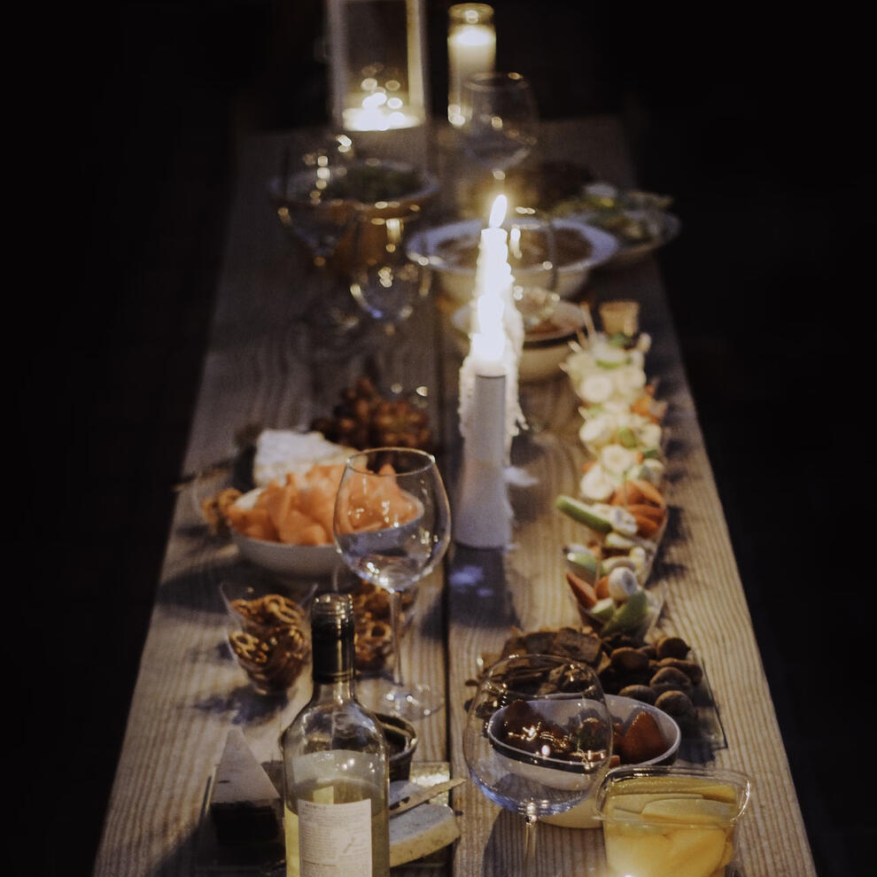 Cena de gala Pirineo, cocina local Pirineo, experiencia culinaria Pirineo, menú exclusivo Pirineo, gastronomía local Pirineo, cena con música en vivo Pirineo, eventos gastronómicos Pirineo, cenas especiales Pirineo, gastronomía de lujo Pirineo, cenas temát