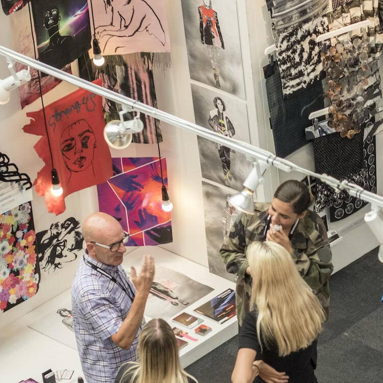 Exposición de arte local Pirineo, arte regional Pirineo, artistas locales Pirineo, galerías de arte Pirineo, muestras de arte Pirineo, creatividad local Pirineo, eventos de arte Pirineo, cultura artística Pirineo, obras de arte únicas Pirineo, talento artí