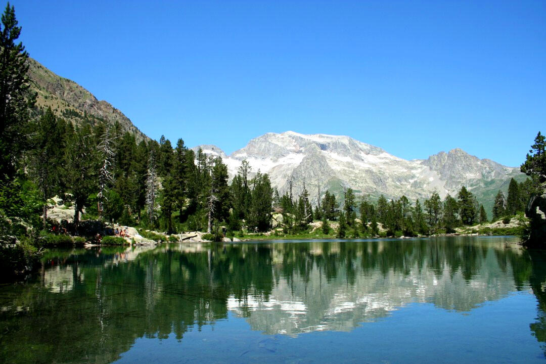 Valle de Benasque, turismo en Benasque, senderismo en Benasque, actividades al aire libre Benasque, esquí en Benasque, Parque Natural Posets-Maladeta, rutas de montaña Benasque, alojamiento en Benasque, deportes de aventura Benasque, naturaleza en Benasque