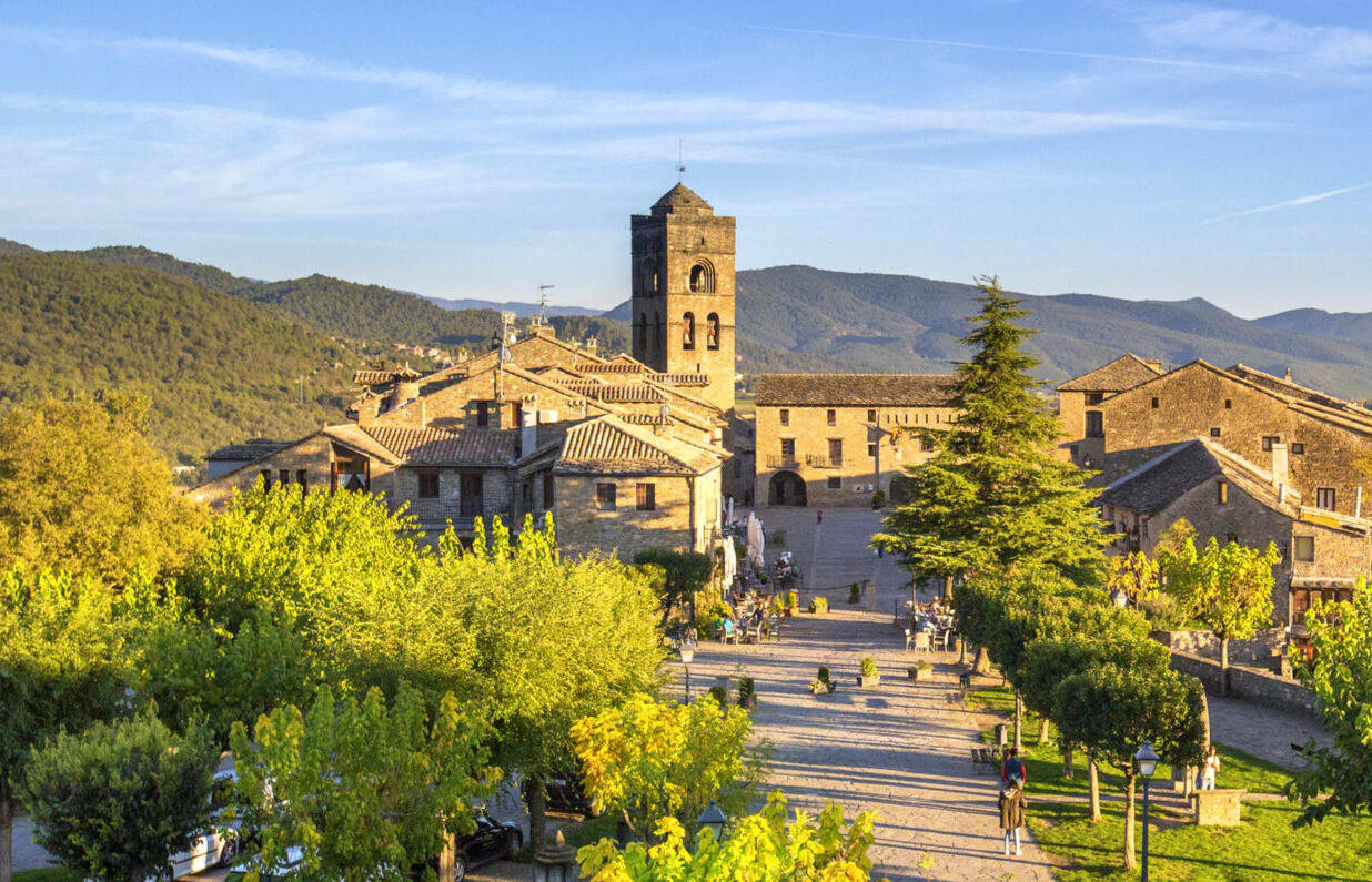 Aínsa, Sobrarbe, turismo en Aínsa, turismo en Sobrarbe, pueblo medieval Aínsa, actividades al aire libre Sobrarbe, rutas de montaña Sobrarbe, naturaleza en Aínsa, vacaciones en Sobrarbe, pirineos aragoneses, excursiones Aínsa, patrimonio cultural Aínsa, al